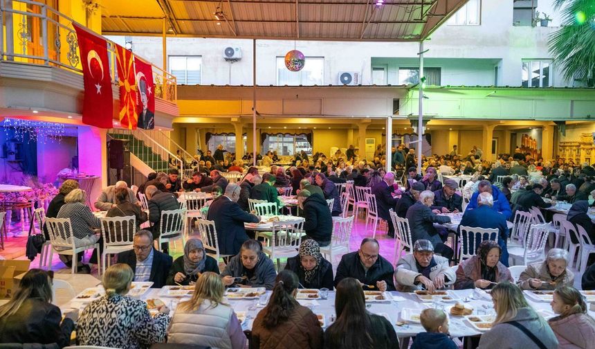 Başkan Eşki Makedonya göçmenlerinin iftar sofrasına konuk oldu