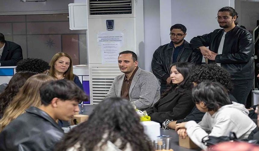 Bornova'da gençlerle iftar buluşması