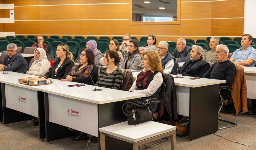 Bornova'da muhtarlar için Dijital Dönüşüm Eğitimi