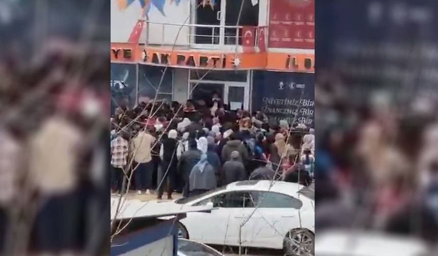 Çömez'den AKP önündeki kuyruklara tepki