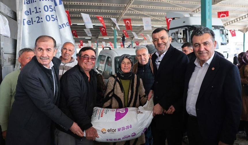 Denizli Büyükşehir'den üreticiye 2 milyon kiloluk gübre desteği