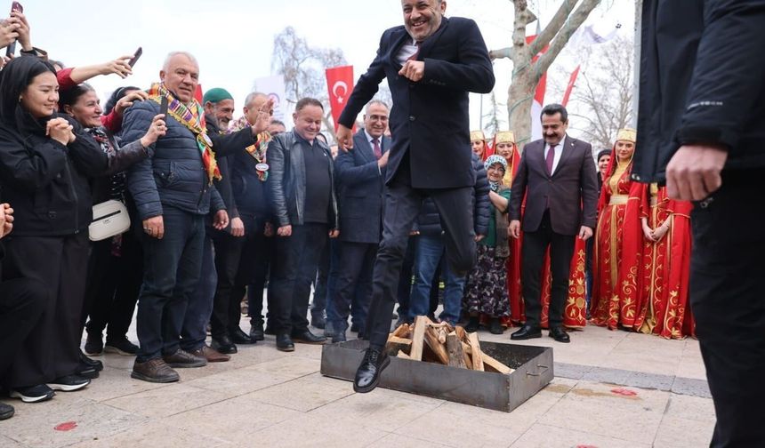 Denizli'de Nevruz coşkusu: Bahara görkemli 'Merhaba'
