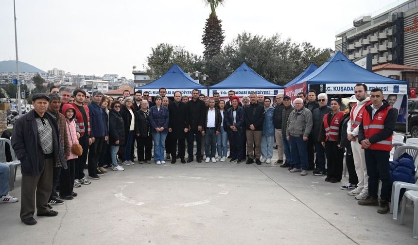 Efeler İlçe Örgütü Başkan Ömer Günel'i yalnız bırakmadı