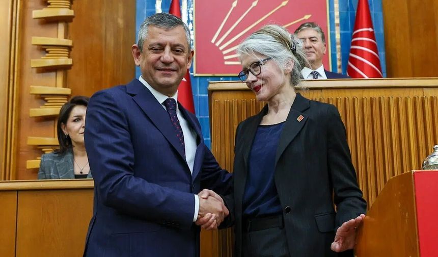 Emine Ülker Tarhan CHP'ye geri döndü