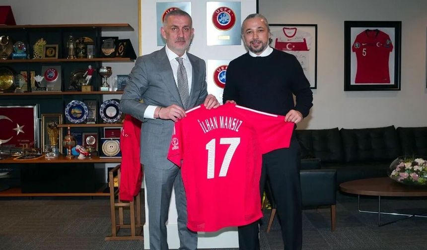 İlhan Mansız'dan TFF Başkanı Hacıosmanoğlu'na anlamlı hediye