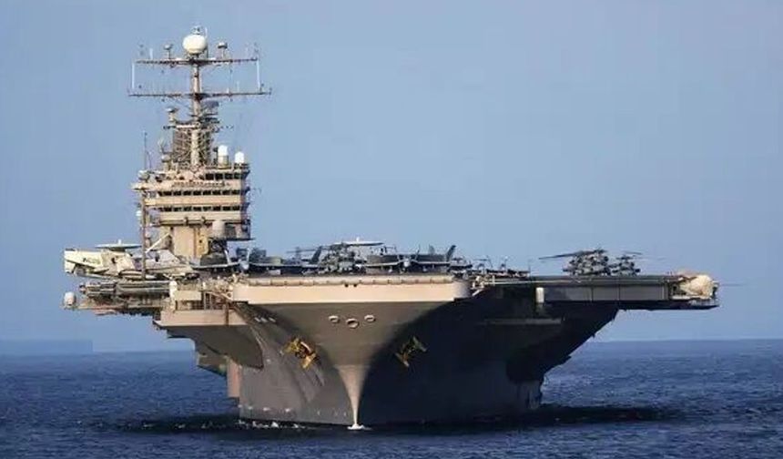 İran, ABD uçak gemisine saldırdığını iddia etti