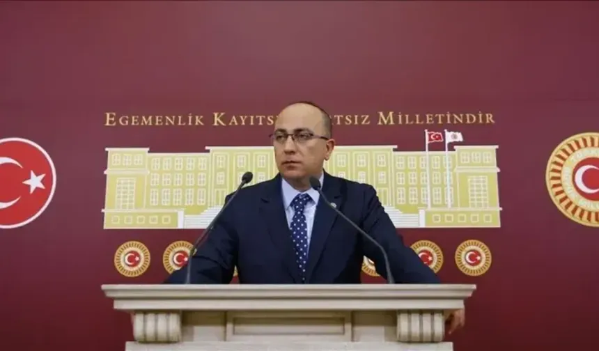 İzzet Ulvi Yönter, MHP genel başkan yardımcılığından istifa etti