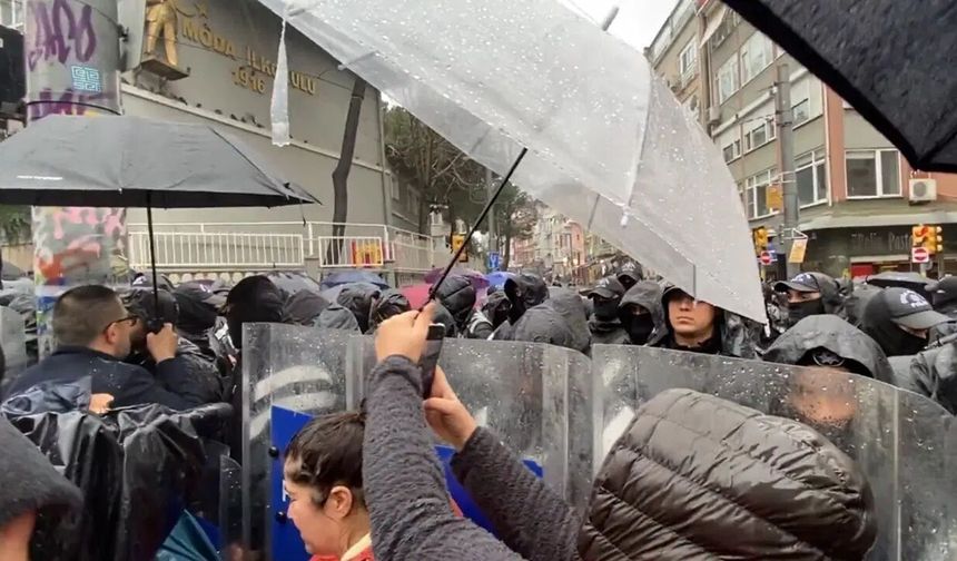 Kadıköy'de gazetecilere destek eylemi
