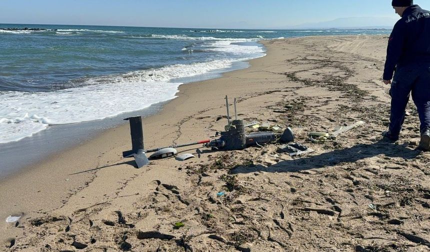 Karasu sahilinde parçalanmış İHA bulundu