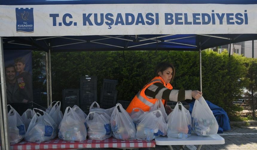 Kuşadası Belediyesi'nden beslenme çantası projesi