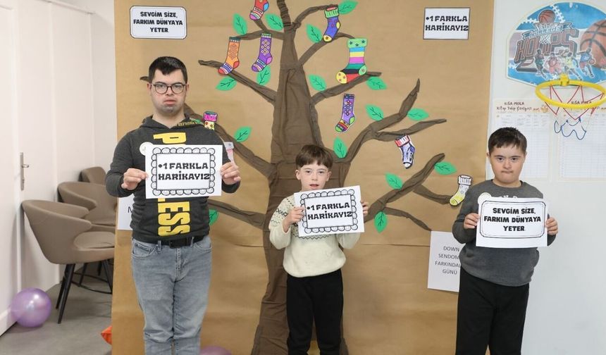 Muğla'da çoraplar farkındalık için boyandı