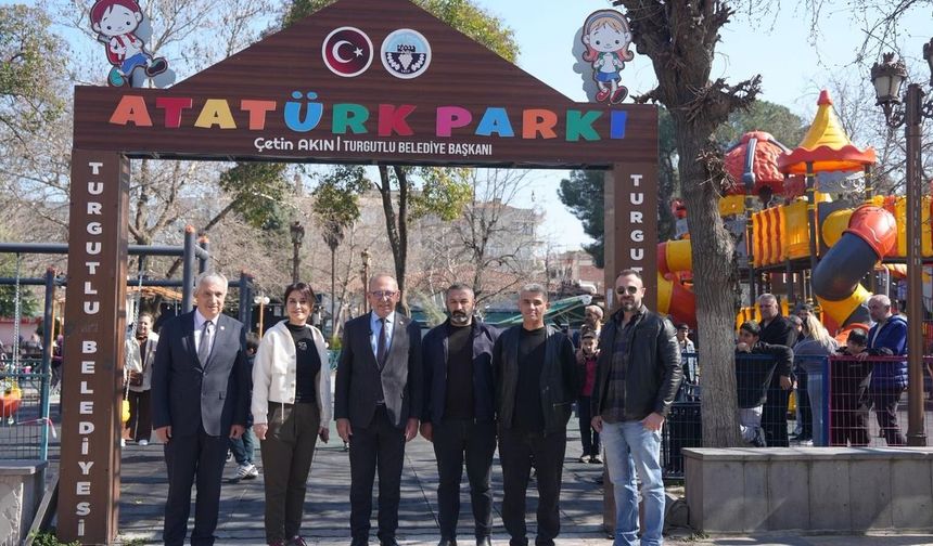 Turgutlu Belediyesi Orta Park'taki oyun grubunu yeniledi