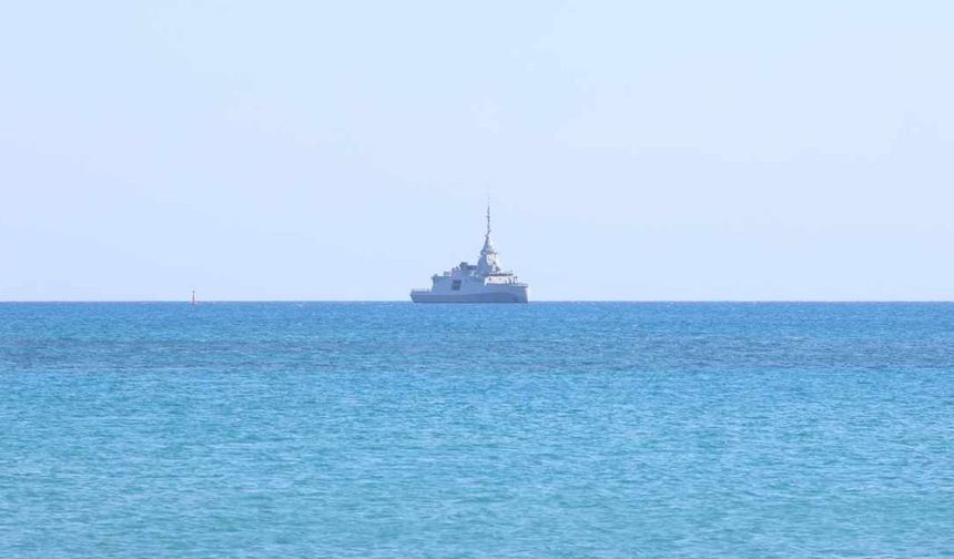 Yunan fırkateyni Limasol açıklarında