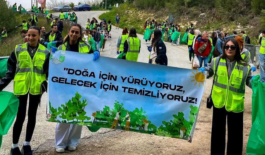Bornova'da anlamlı temizlik hareketi
