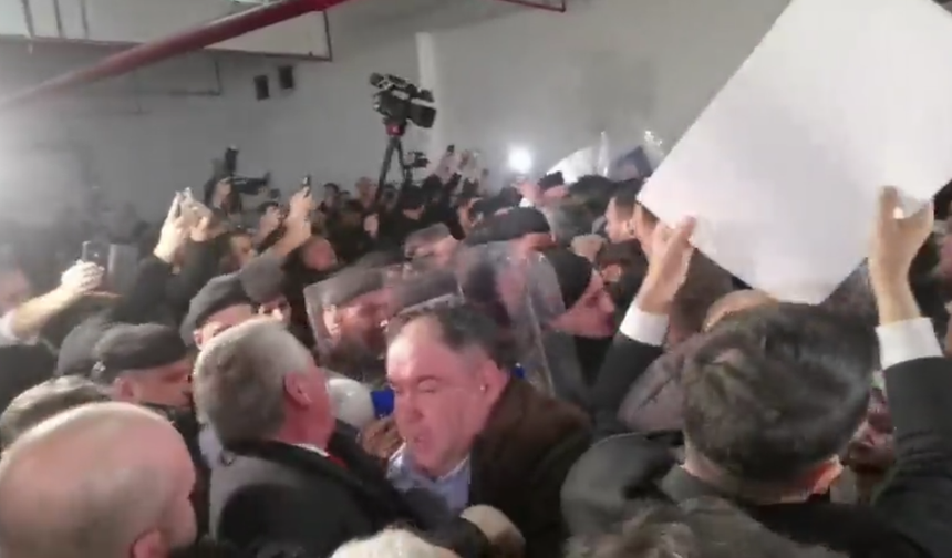 Bursa'da başkanvekili seçimi öncesi polis müdahalesi