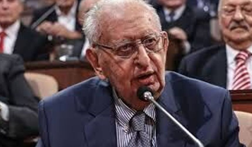 Hüsamettin Cindoruk hayatını kaybetti