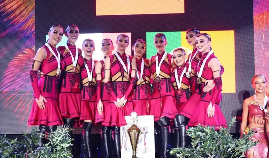 İzmirli dansçılar Avrupa'yı salladı