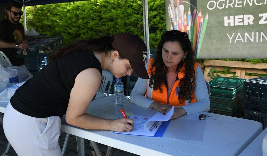 Kuşadalı çocuklara beslenme çantası desteği