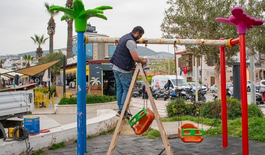 Kuşadası'nda çocuk parkları bahara hazırlanıyor