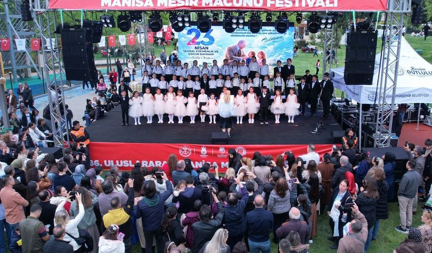 Manisa'da Çocuklar 23 Nisan Coşkusunu Doyasıya Yaşadı