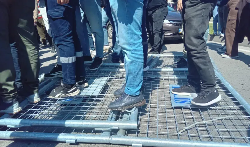 Meslek Fabrikası önünde gerginlik ve polis müdahalesi