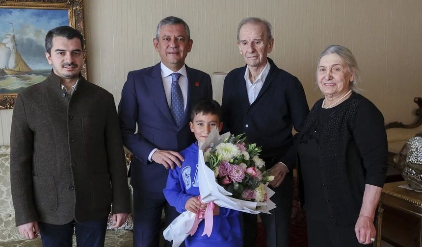 Özgür Özel'den Selvi'ye geçmiş olsun ziyareti