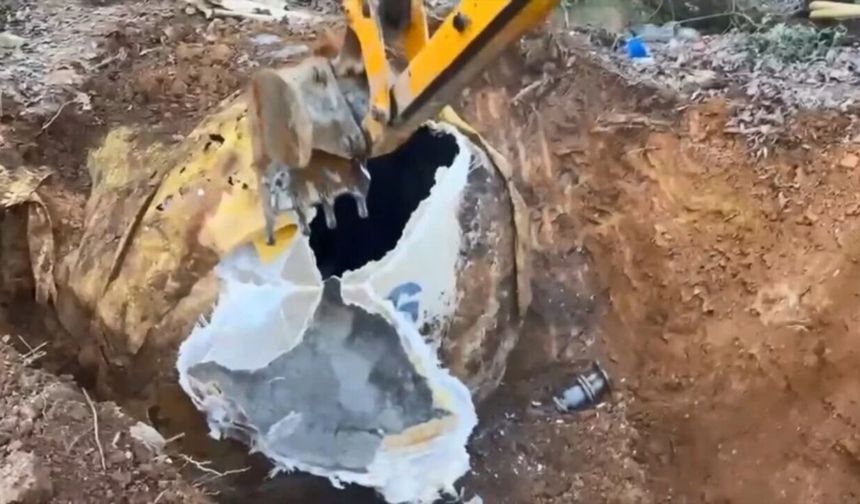 Pendik'te toprağa gömülü silah deposu