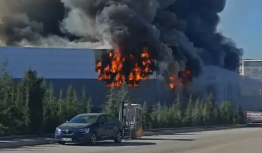 Sincan'daki boya fabrikasında yangın paniği