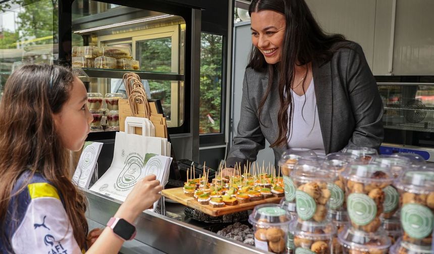 Yetişkin sözünü tuttu: Menderes Park'ta vegan kafe açıldı