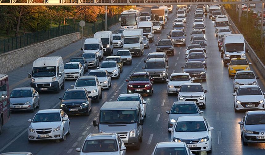 Bayram dönüşü trafiği otoyolları doldurdu
