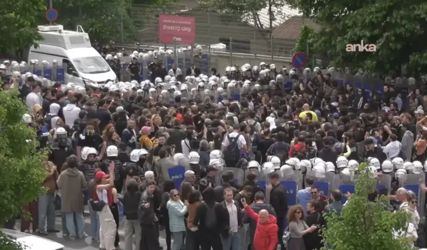 Bilgi Üniversitesi protestosuna polis müdahalesi