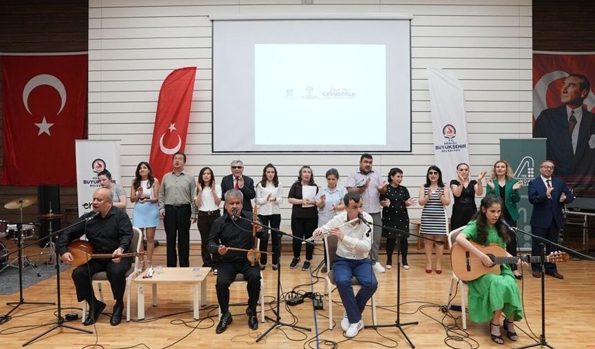 Büyükşehir'in engelsiz sahnesinde şiir ve türkü buluşması