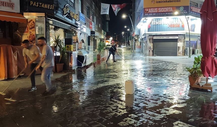 Çiğli bayrama hazır: Gece boyu süren temizlik mesaisi