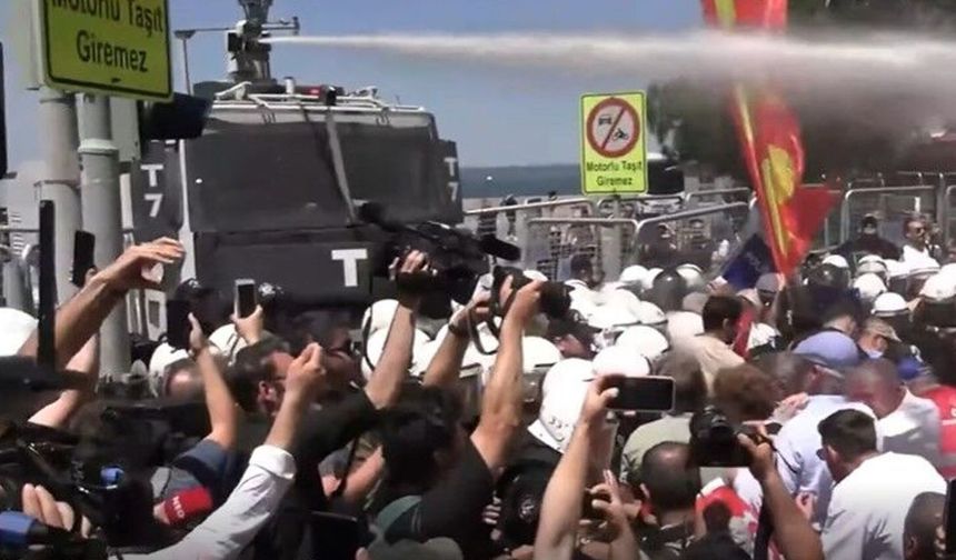 Cumhuriyet Meydanı'nda tansiyon yükseldi