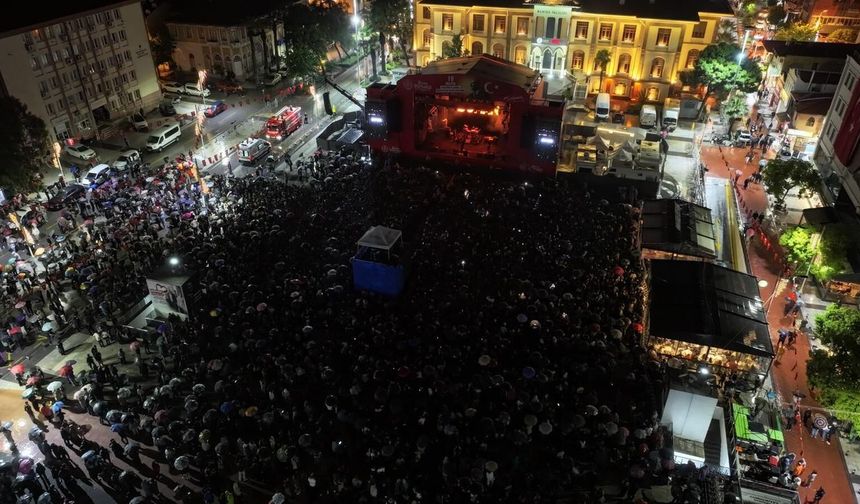 Duman Konseriyle Gençlik Festivali'ne Muhteşem Final