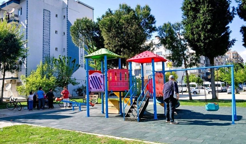 Efeler'de parklar yenileniyor