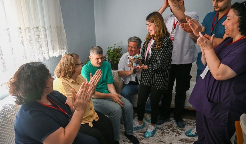 Her sabah temizlik işçilerini bekliyordu
