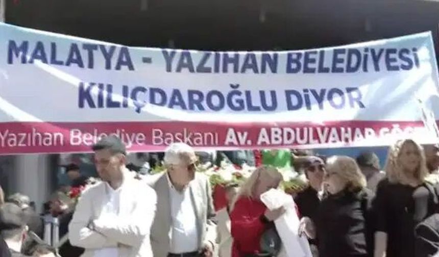 İhraç edilen başkandan Kılıçdaroğlu'na destek pankartı