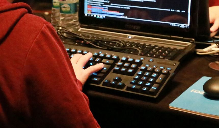 İzmir merkezli yasa dışı bahis operasyonu: 19 gözaltı