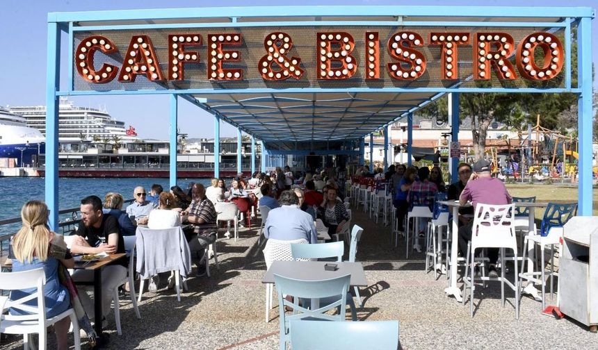 Kuşadası'nın buluşma noktası Arya tesisleri