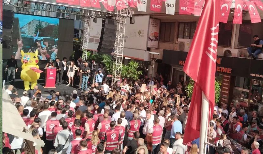 Manisa'da Özgür Özel'e destek mitingi