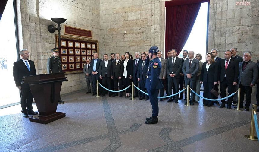 Mansur Yavaş'tan seçim sonrası Anıtkabir ziyareti