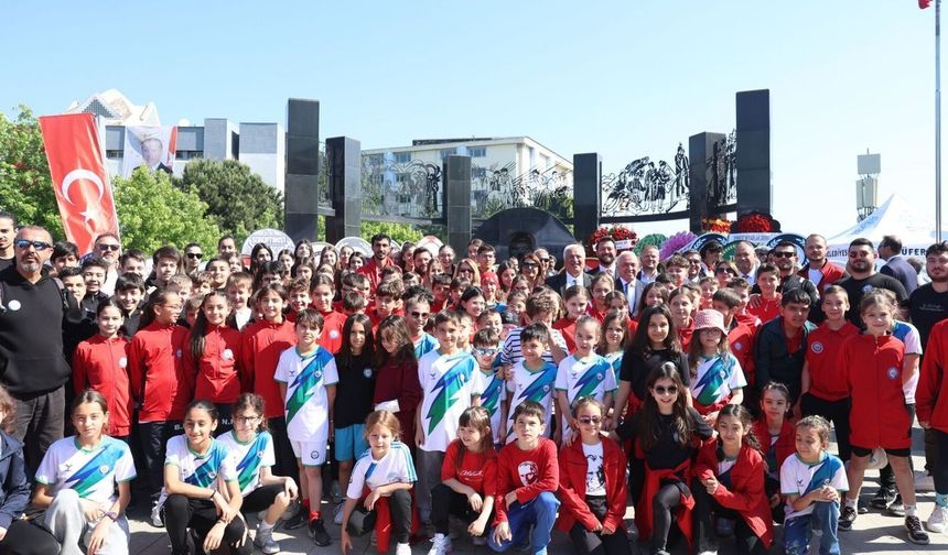 Nilüfer, 19 Mayıs'ı Cumhuriyet Meydanı'nda karşıladı