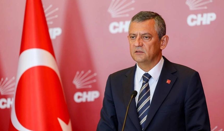 Özgür Özel İzmir'de partililer tarafından karşılandı