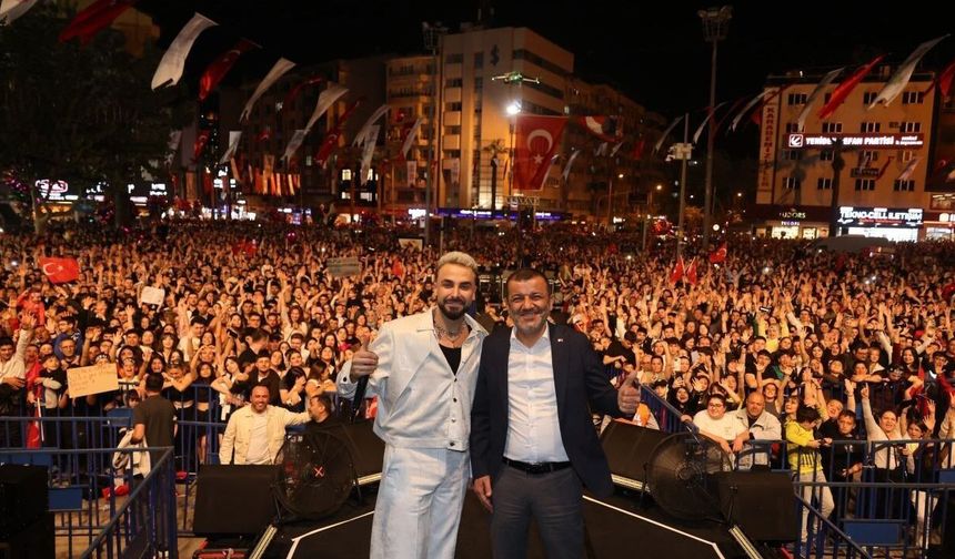 Sevilen sanatçı Sefo Denizli'yi salladı