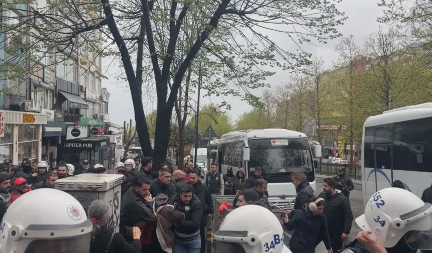 Taksim'e yürümek isteyen HKP'lilere ters kelepçe