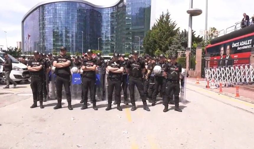 Valilik sonrası CHP Genel Merkezi'nde polis hareketliliği