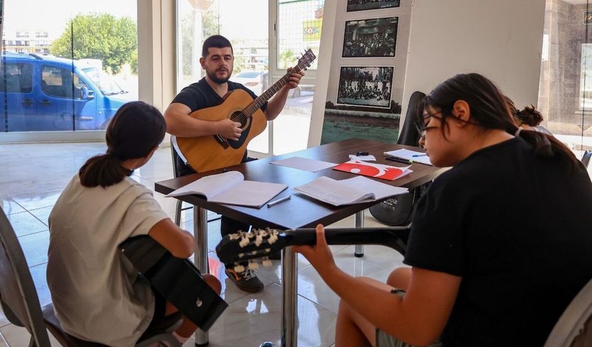 Başkan Yetişkin'den karne hediyesi