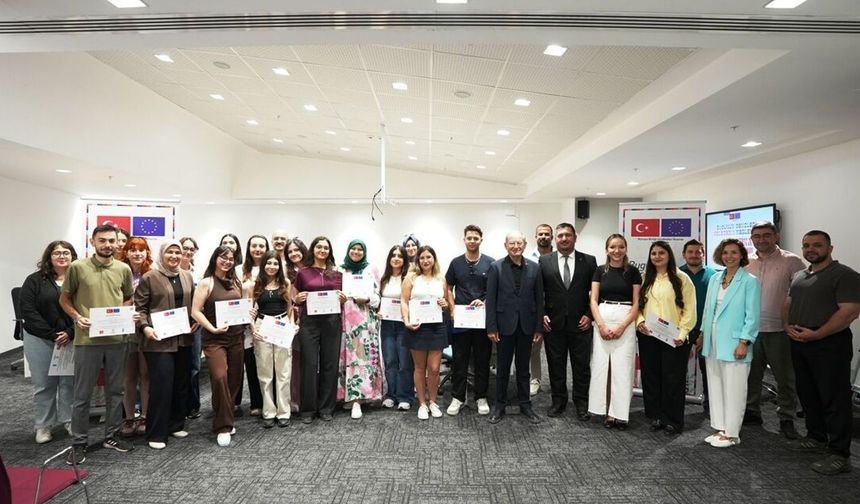 Denizli Büyükşehir'le gençler dijitalleşiyor