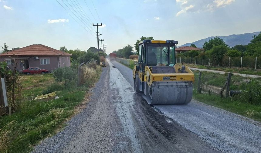 Efeler'de asfaltlama çalışmaları hız kazandı